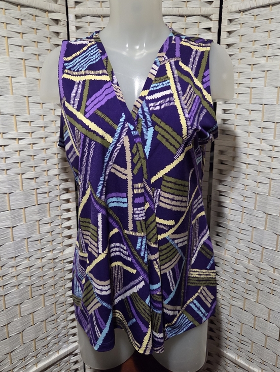 Dana Buchman Tops - Dana Buchman Sleeveless V-Neck Geometric Print Top in Purple